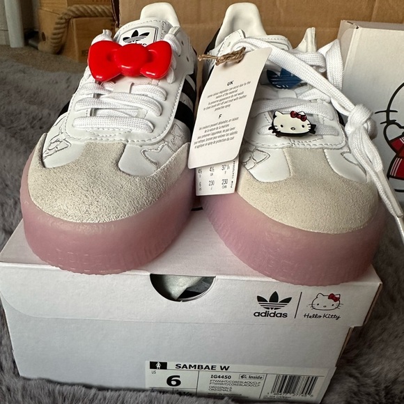 Authentic adorable Adidas Sambae x Hello Kitty collaboration Women's size 6 - Picture 9 of 13